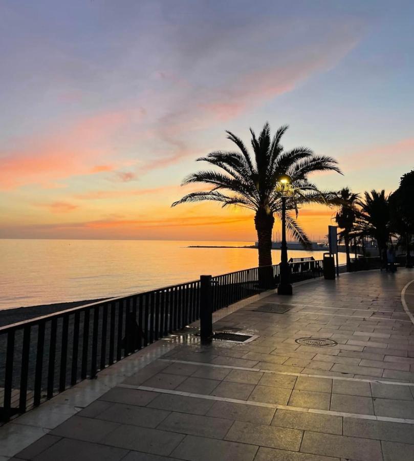 Marbella Beachfront Edificio Mayoral Primera Linea De Playa Y Centro Ciudad Con Barco Opcional Extérieur photo