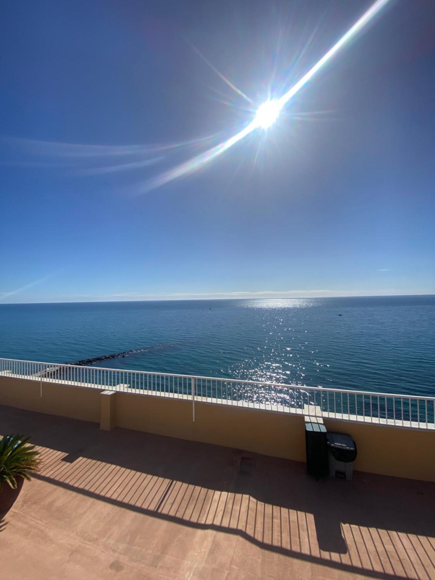 Marbella Beachfront Edificio Mayoral Primera Linea De Playa Y Centro Ciudad Con Barco Opcional Extérieur photo